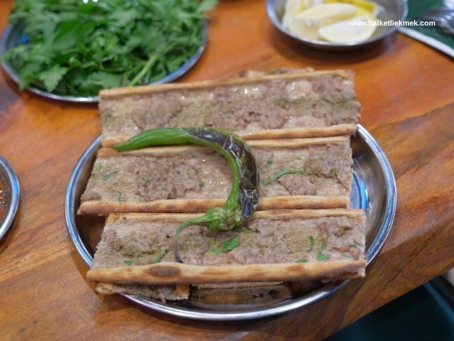 Kekikli Sade Börek