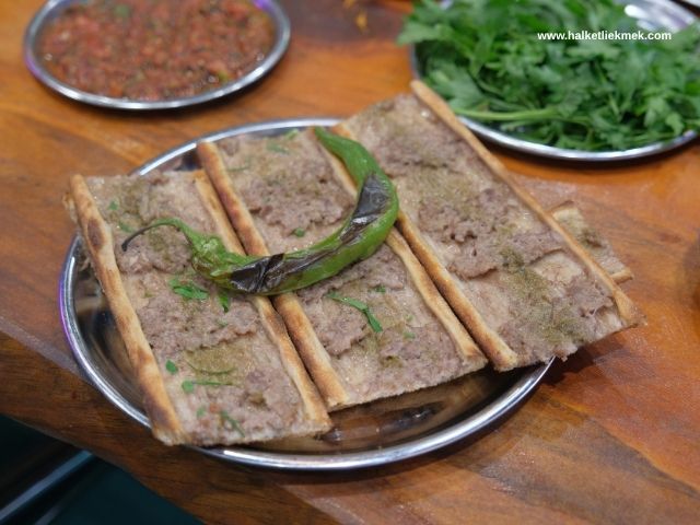 Konya Kekikli Sade Börek Nerede Yenir? Doğru Adres: Halk Etliekmek