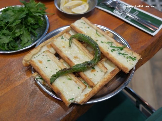 Konya Peynirli Börek Nerede Yenir? Doğru Adres: Halk Etliekmek